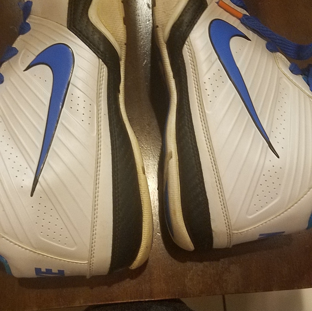 REAL DEAL FROM 2021 TEEN SNEAKERS .